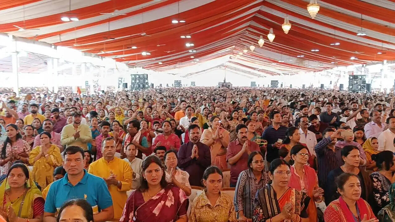 सत्य, श्रद्धा और भक्ति ही जीवन का वास्तविक मार्ग : पंडित प्रदीप मिश्रा