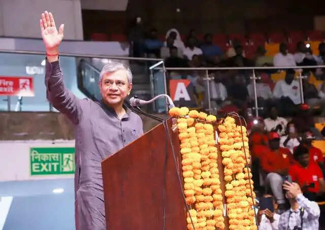 (अपडेट) रेल मंत्री ने दिया, ट्रैक मेंटेनरों की सुरक्षा, सुविधा, कल्याण को प्राथमिकता देने का आश्वासन