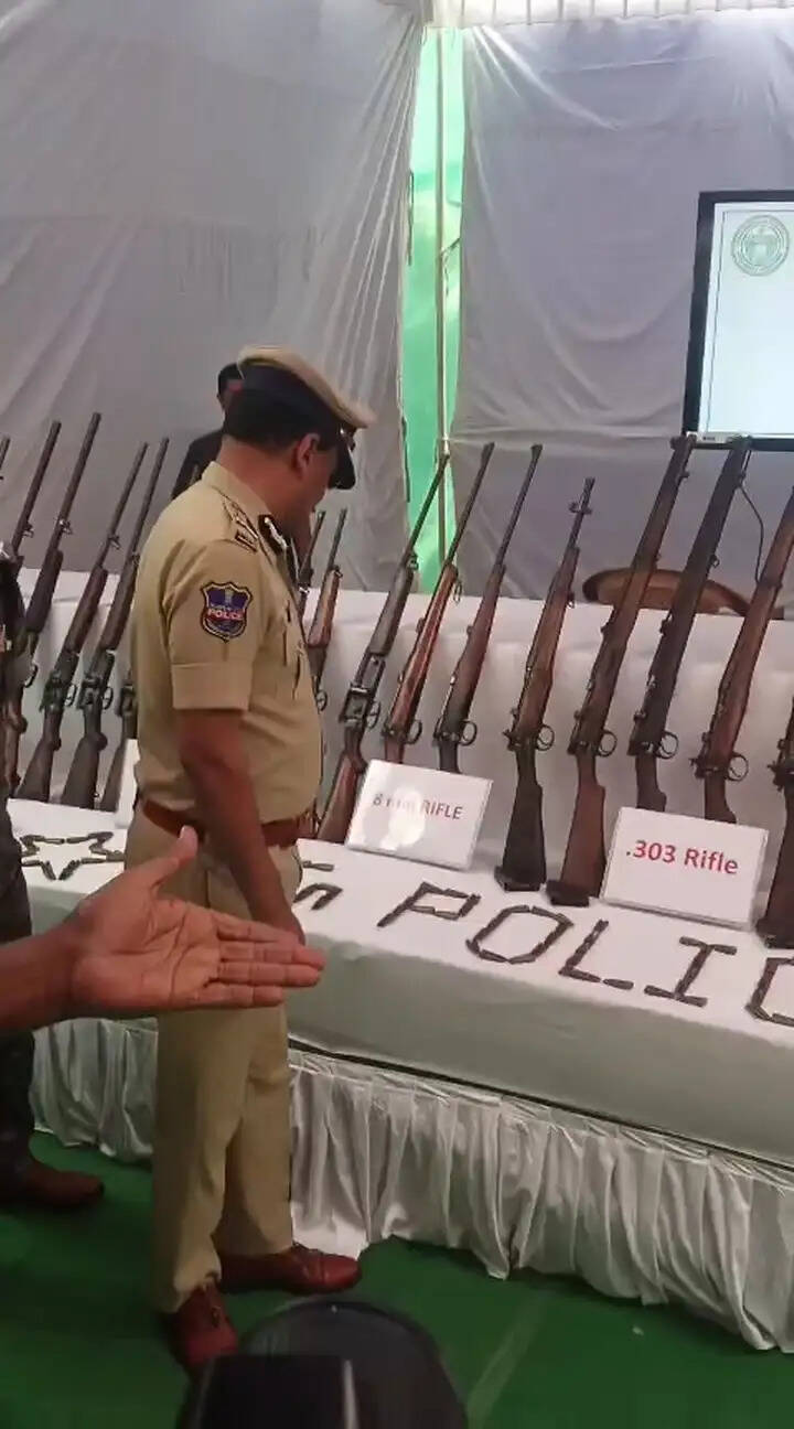 तेलंगाना माओवादी सशस्त्र गतिविधियों से मुक्त घोषित, 42 कैडरों ने एक साथ डीजीपी के सामने किया आत्मसमर्पण