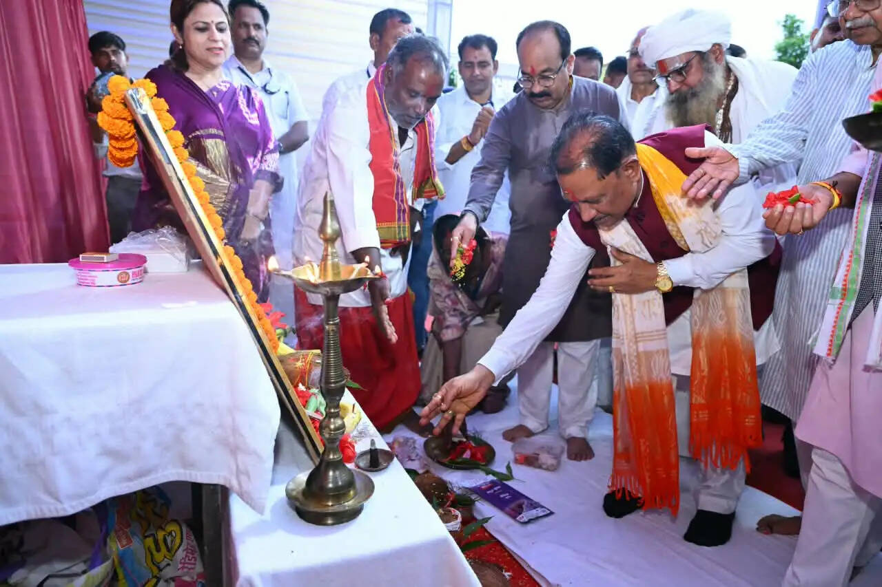 मुख्यमंत्री&nbsp;साय ने 21 विकास कार्यों का किया लोकार्पण एवं शिलान्यास