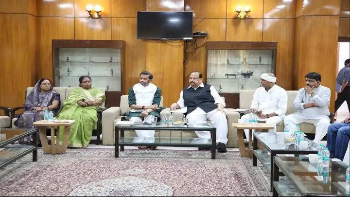 स्थानीय निकायों को आत्मनिर्भर और वित्तीय रूप से सशक्त बनाना सर्वोच्च प्राथमिकता : जयभान सिंह पवैया