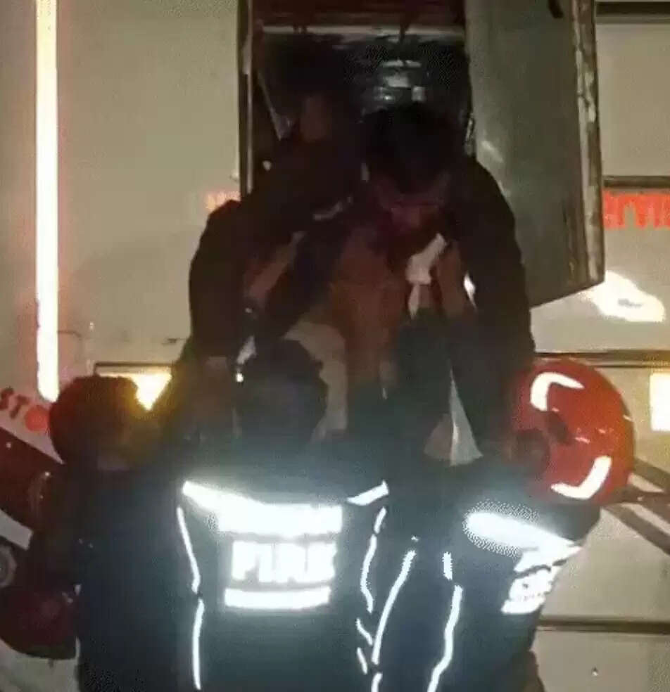 वडोदरा : नेशनल हाईवे-48 पर सड़क हादसे में दाे यात्री&nbsp;की मौत, 10 से अधिक घायल