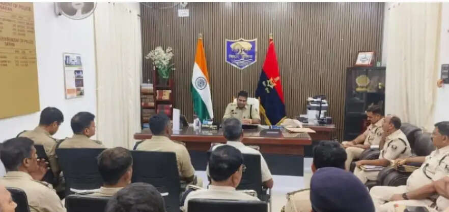 सारण एसएसपी ने फरार अपराधियों की गिरफ्तारी और वारंट निष्पादन में तेजी लाने के दिए निर्देश