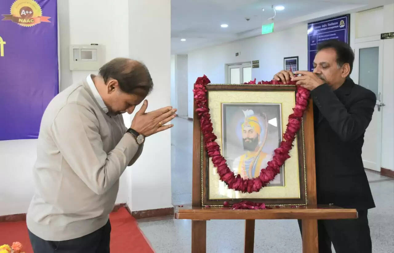 गुरु गोबिन्द सिंह जी साहस, त्याग, राष्ट्रप्रेम और आध्यात्मिक ऊंचाइयों का अनंत प्रकाश स्तंभ - प्रो आनंद भालेराव