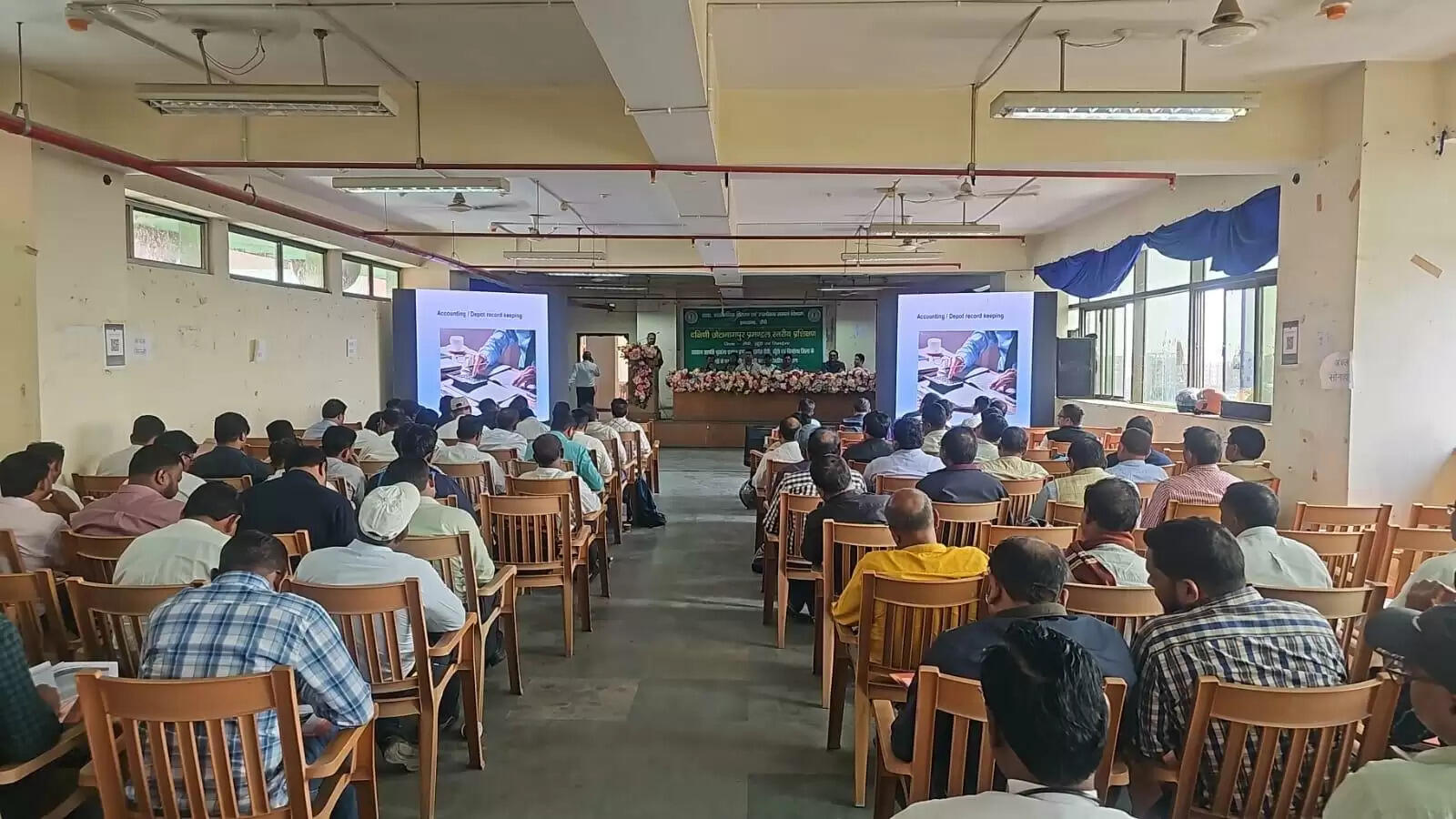 अ‍धिकारी और कर्मियों ने सीखा गोदामों में सुरक्षित भंडारण के गुर