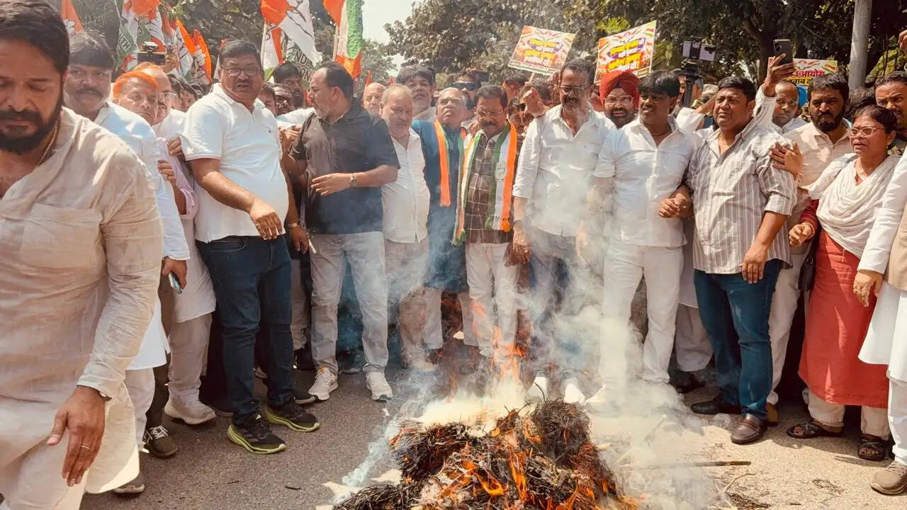 (अपडेट) सीईसी ज्ञानेश कुमार के इस्तीफे की मांग को लेकर रांची में कांग्रेस का प्रदर्शन, निर्वाचन आयोग कार्यालय का घेराव
