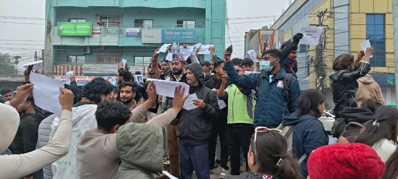 बांग्लादेश में हिंदू युवक की हत्या के विरोध में नेपाल में भी बवाल, विराटनगर में बांग्लादेश सरकार का पुतला दहन