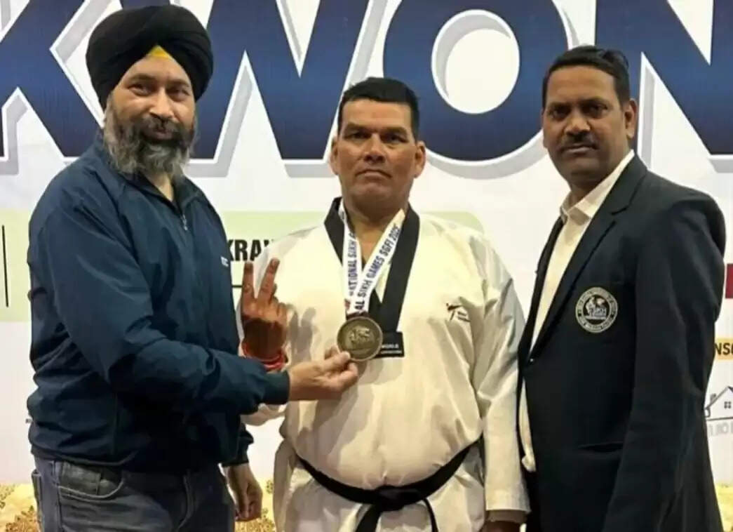 हाथरस के डॉ. संतोष ने ताइक्वांडो प्रतियोगिता में जीते दो गोल्ड