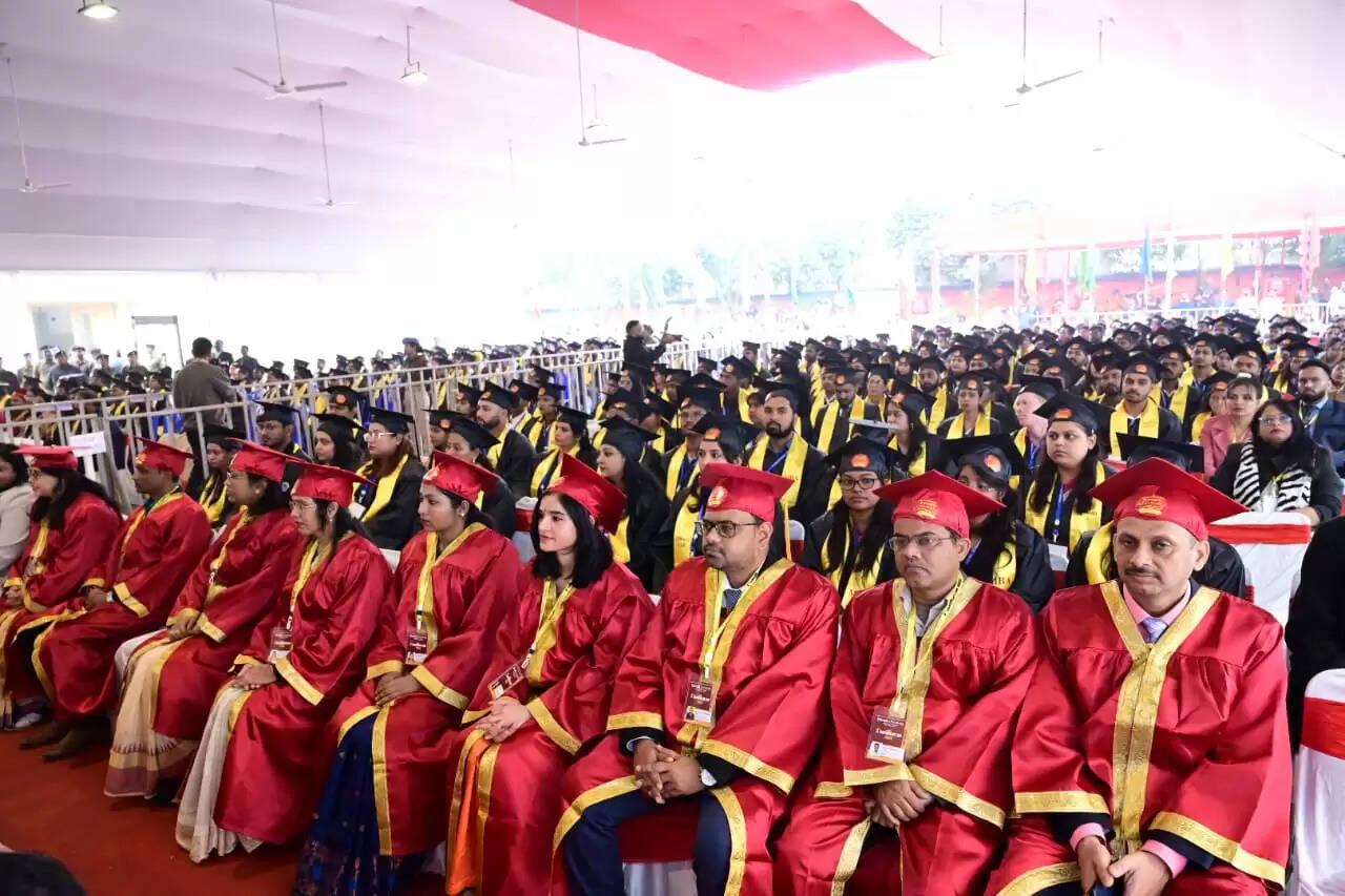 दीक्षांत समारोह विद्यार्थियों के परिश्रम, अनुशासन और संकल्प का प्रतीक : राज्यपाल