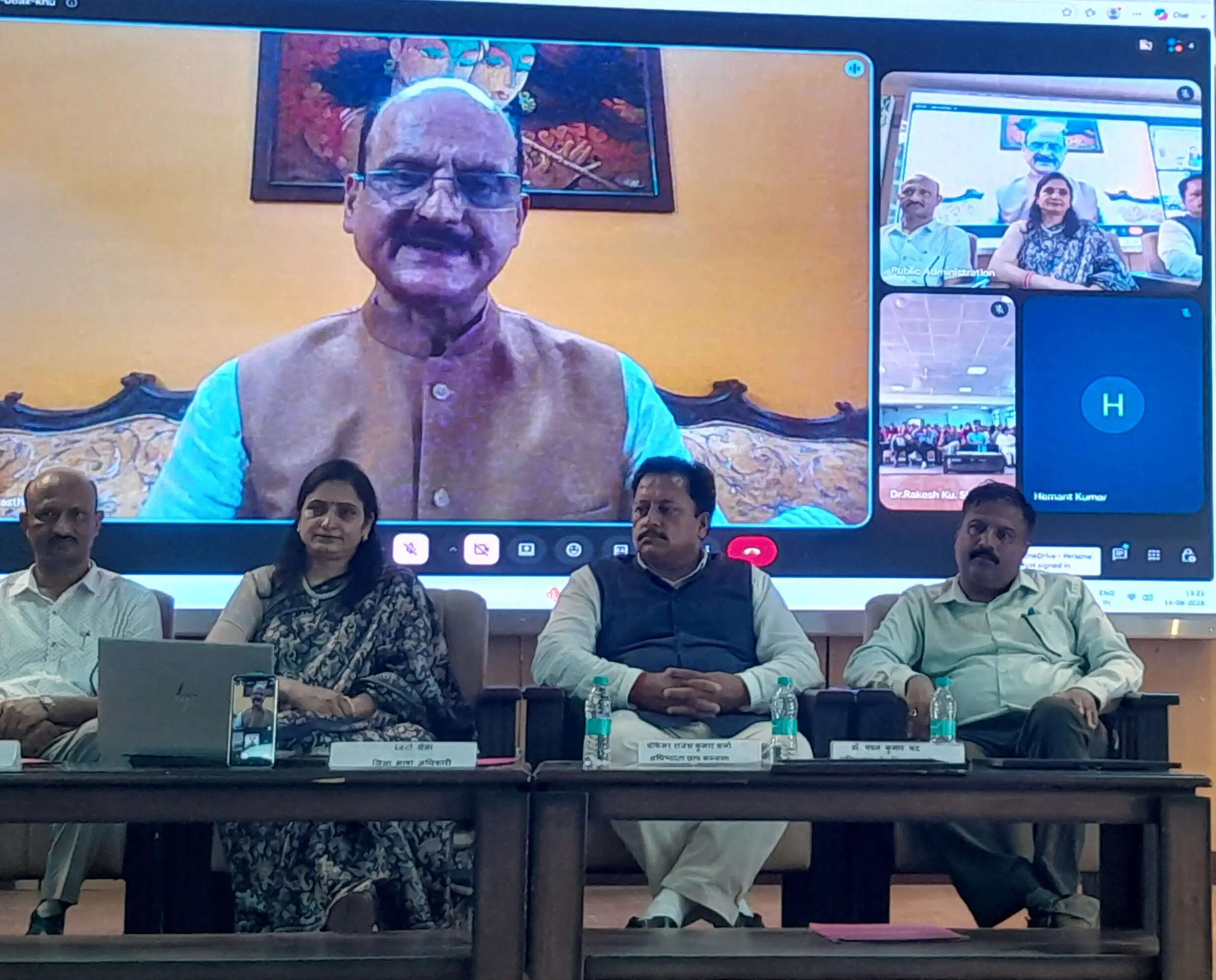 हिंदी संवाद ही नहीं संपर्क और राजकाज की भाषा है: रेवती सैनी