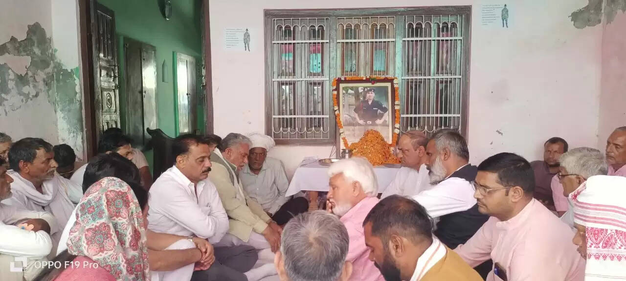 पलवल: शहीद दिनेश कुमार को मंत्री पंवार की श्रद्धांजलि: पाकिस्तान को चेतावनी- मर्यादा तोड़ी तो ठीक नहीं होगा