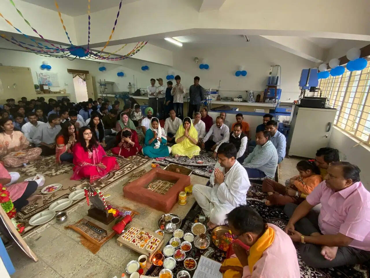 तकनीकी संस्थान में गूंजा विश्वकर्मा मंत्र, मशीनों और कार्यशालाओं की हुई पूजा