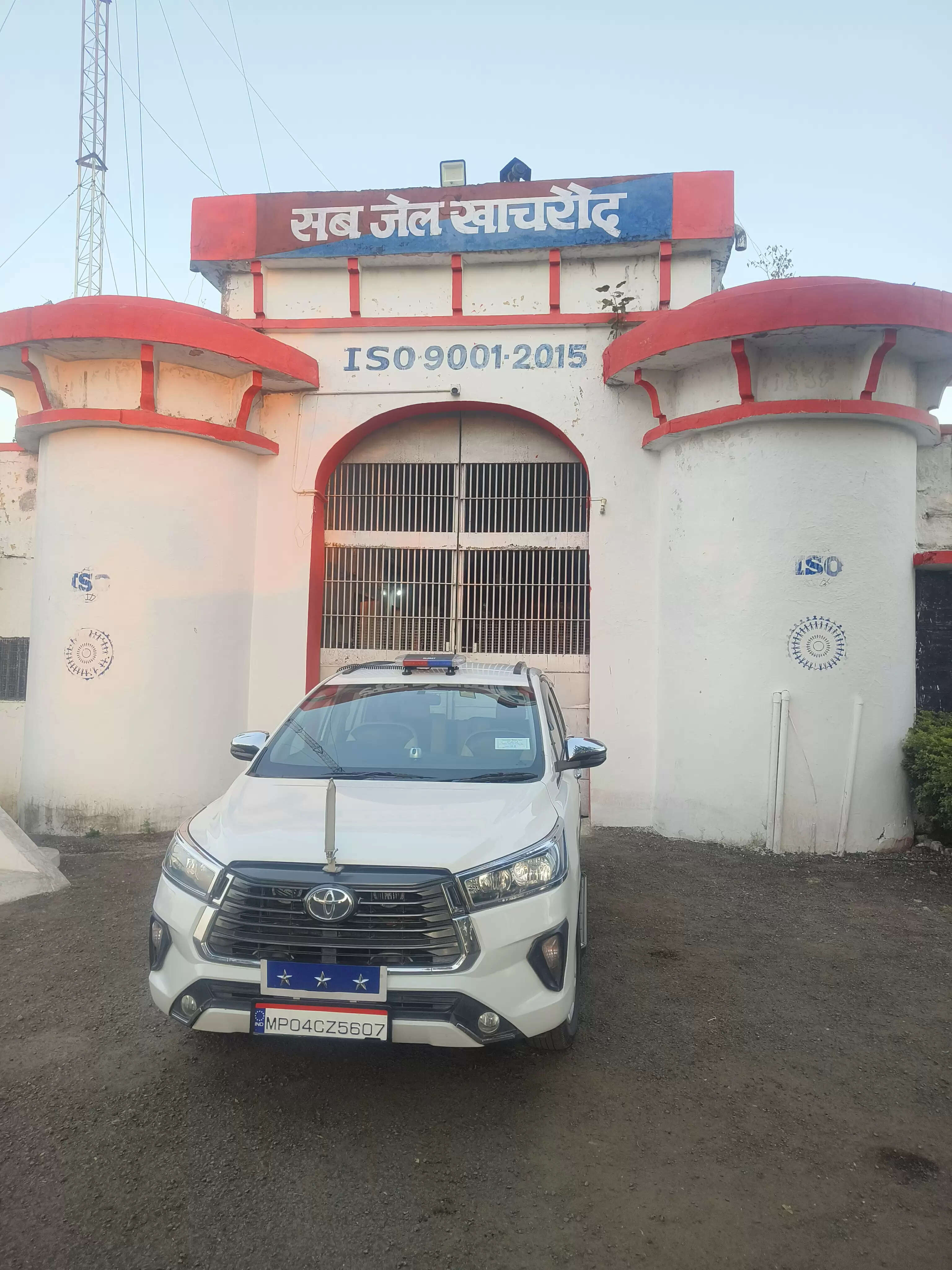 खाचरोद जेल से तीन कैदियों की सनसनीखेज फरारी, डीजी जेल ने किया निरीक्षण, तीन अधिकारी निलंबित