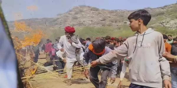 नक्सली से मुठभेड़ में शहीद बीएसएफ के जवान की सैन्य सम्मान से अंतिम विदाई