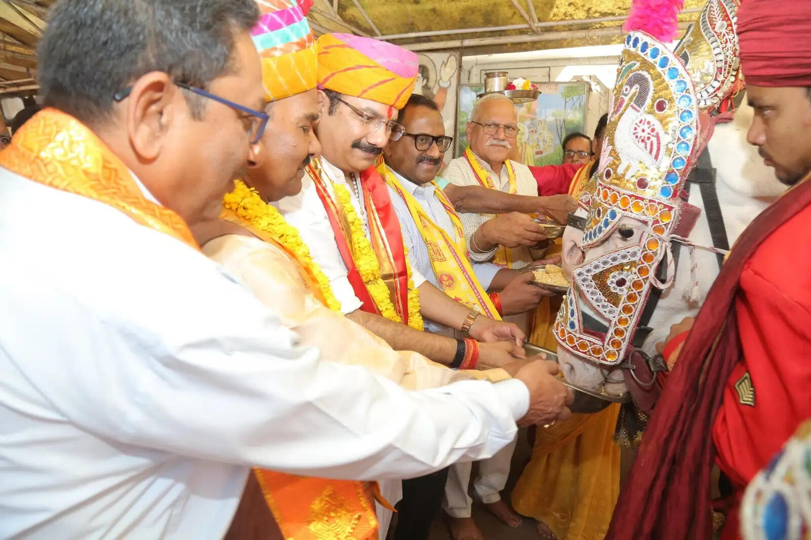 भारतीय नववर्ष के&nbsp;स्वागत की तैयारी: गोविंद देवजी मंदिर से आठों दिशाओं के लिए आठ सजे धजे अश्व किए रवाना