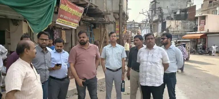नगर आयुक्त ने मोहर्रम जुलूस मार्ग का किया निरीक्षण, सफाई व्यवस्था को लेकर दिए निर्देश