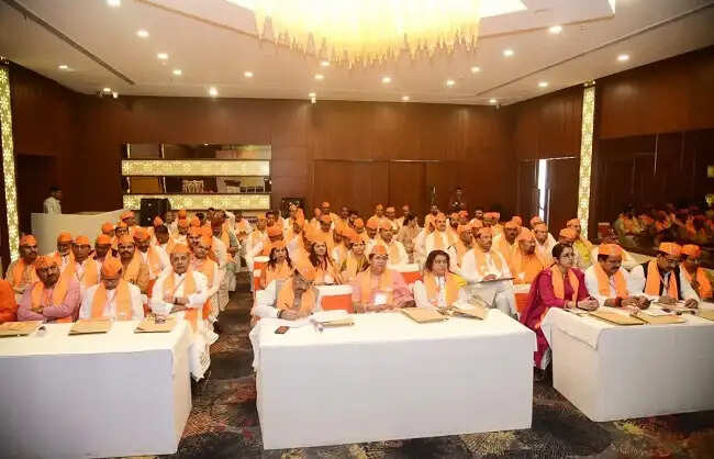 देवभूमि से भगवा राष्ट्रवाद का संदेश देने का आह्वान, 2027 में फिर सरकार बनाने का संकल्प