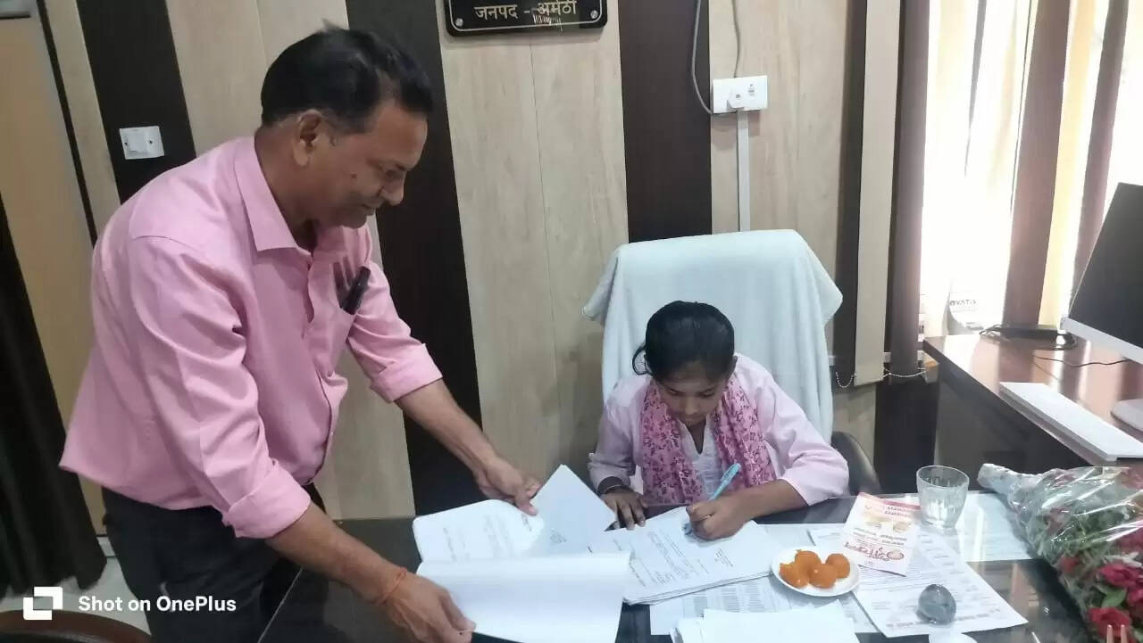 छात्रा बनी एक दिन की खंड विकास अधिकारी