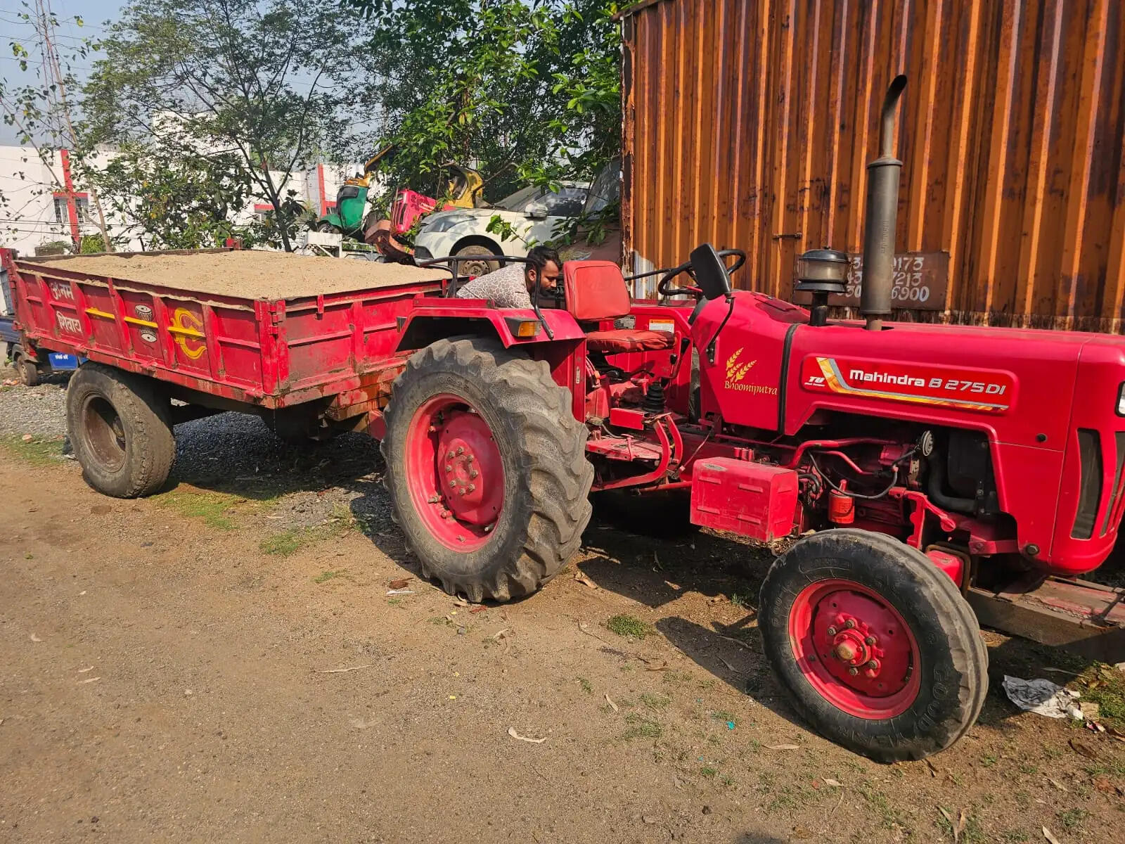 बालू लदा ट्रैक्टर जब्त, खनन विभाग ने दर्ज कराई प्राथमिकी