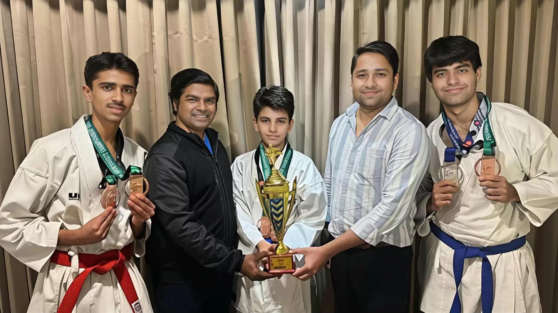 कराटे चैंपियनशिप में गुजरात से मेडल जीतकर लाए गुरुग्राम के खिलाड़ी