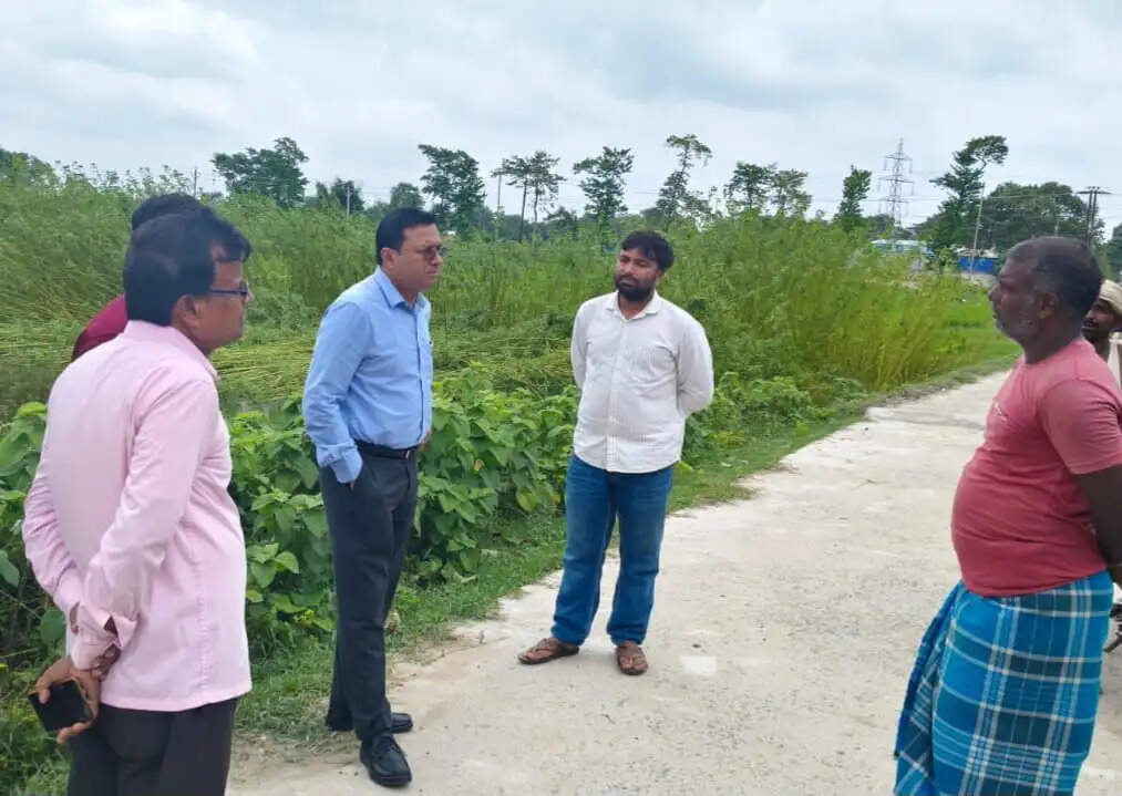 डीडीसी ने विभिन्न पंचायतों में विकास योजनाओं का लिया जायजा, गुणवत्ता व समय पर कार्य पूरा कराने का निर्देश
