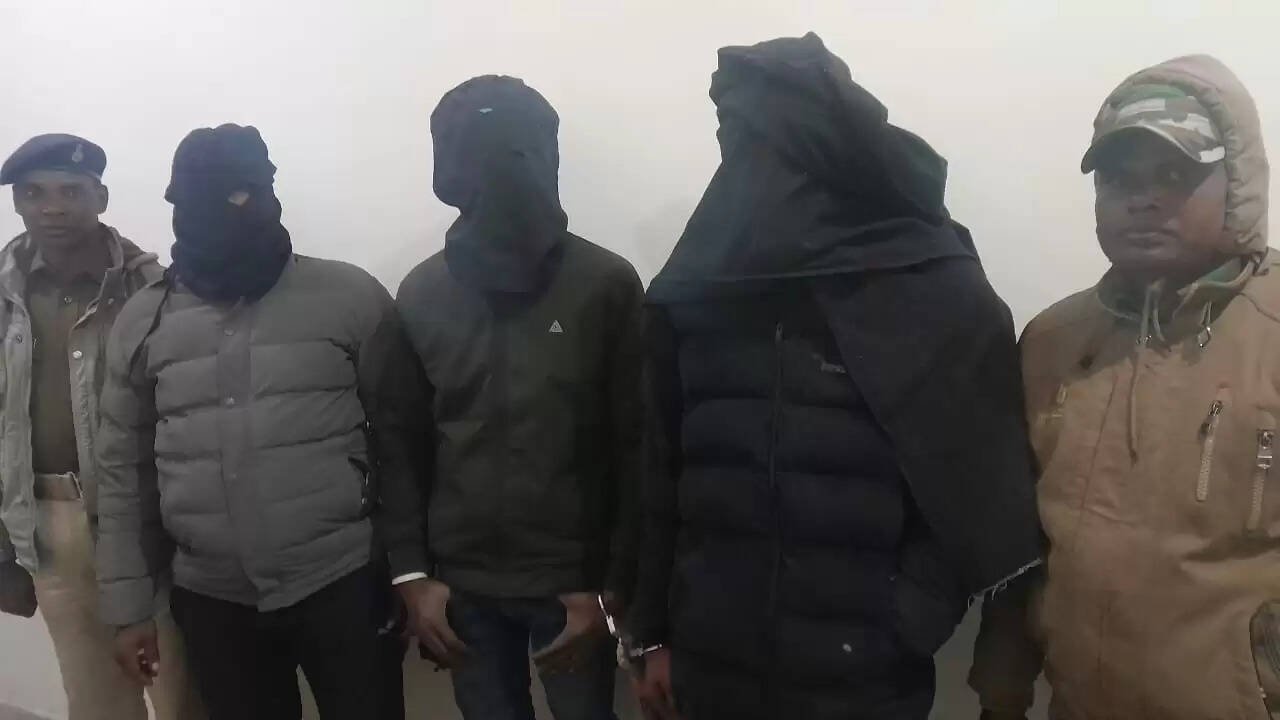 ब्राउन शुगर के साथ तीन युवक गिरफ्तार