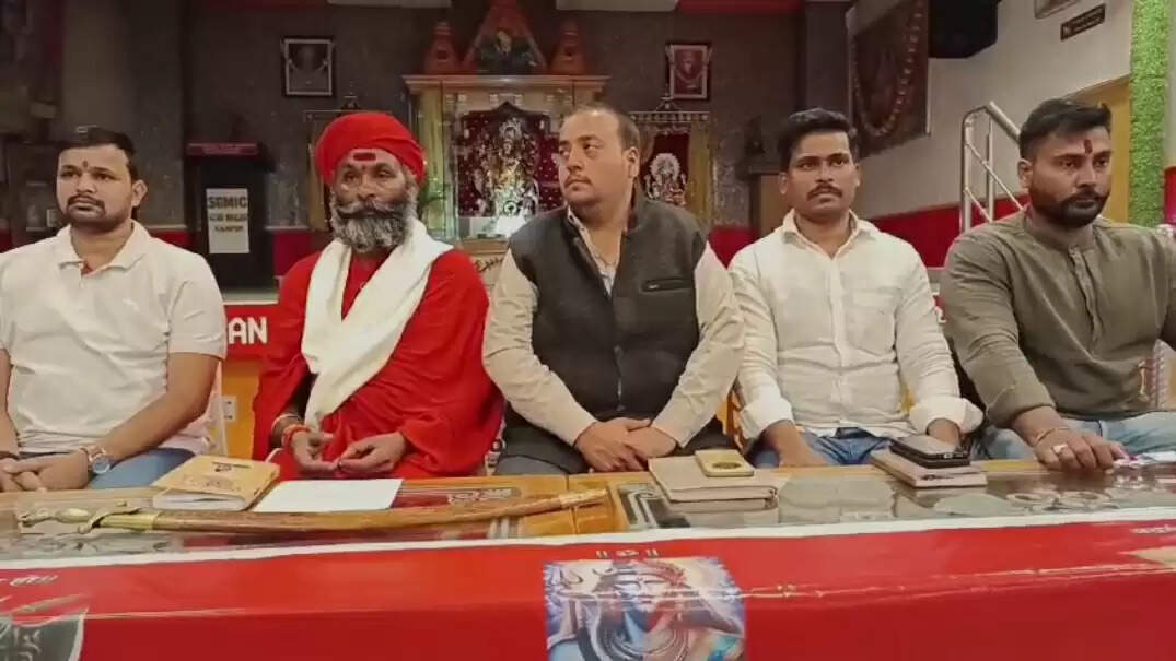 21 जातियों के 30 युवाओं ने ली सशस्त्र संन्यास की दीक्षा :महंत मधुराम शरण शिवा