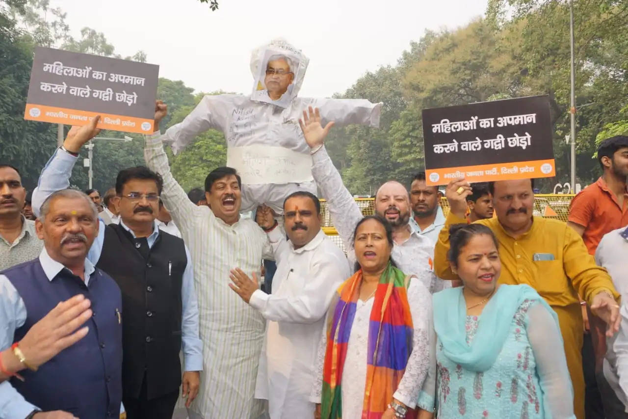 जनसंख्या नियंत्रण पर बिहार के मुख्यमंत्री नीतीश कुमार के बयान के खिलाफ भाजपा ने किया विरोध प्रदर्शन