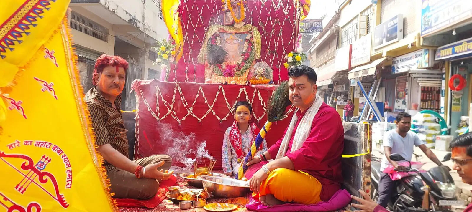 वार्षिकोत्सव पर निकाली गई निशान शोभायात्रा