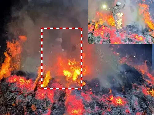 फालैन गांव में धधकती होली से निकला संजू पंडा