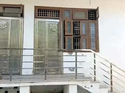 फरीदाबाद : मोस्टवांटेड गैंगस्टर नीरज फरीदपुरिया के घर पर लगा ताला, परिवार दूसरी जगह शिफ्ट