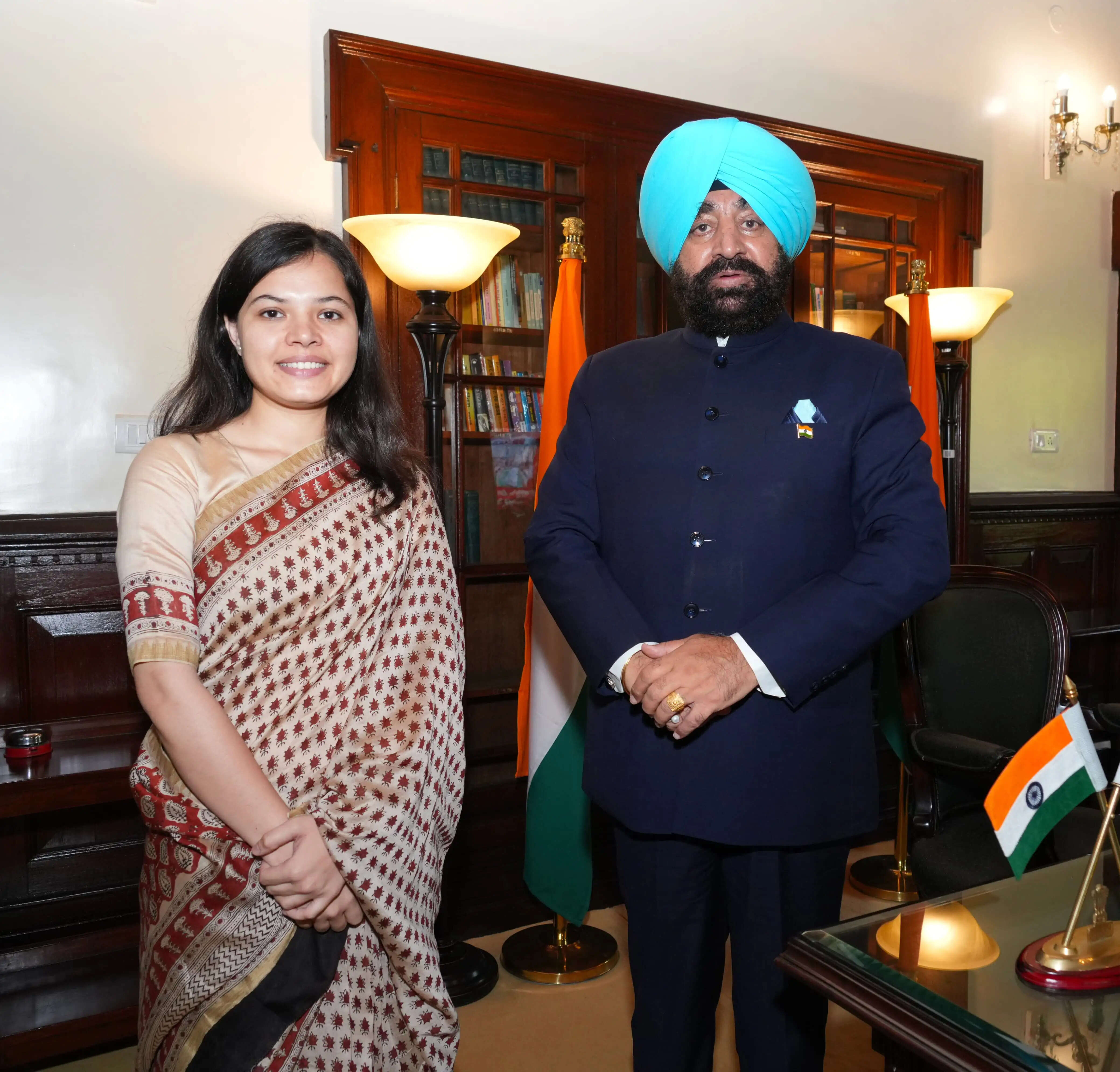 विशेष गहन पुनरीक्षण अभियान प्रारंभ, मतदाताओं को घर-घर वितरित किये जा रहे गणना प्रपत्र