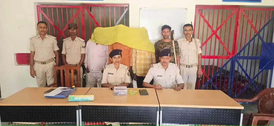 10.55 ग्राम स्मैक के साथ तीन कारोबारी गिरफ्तार