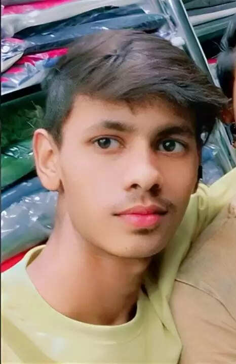 एक घर से उठी दो अर्थियां, एक ही चिता पर सगे भाइयों का अंतिम संस्कार