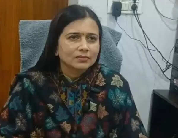 देवास जिले की प्रभारी सहायक आबकारी अधिकारी मंदाकिनी दीक्षित निलंबित