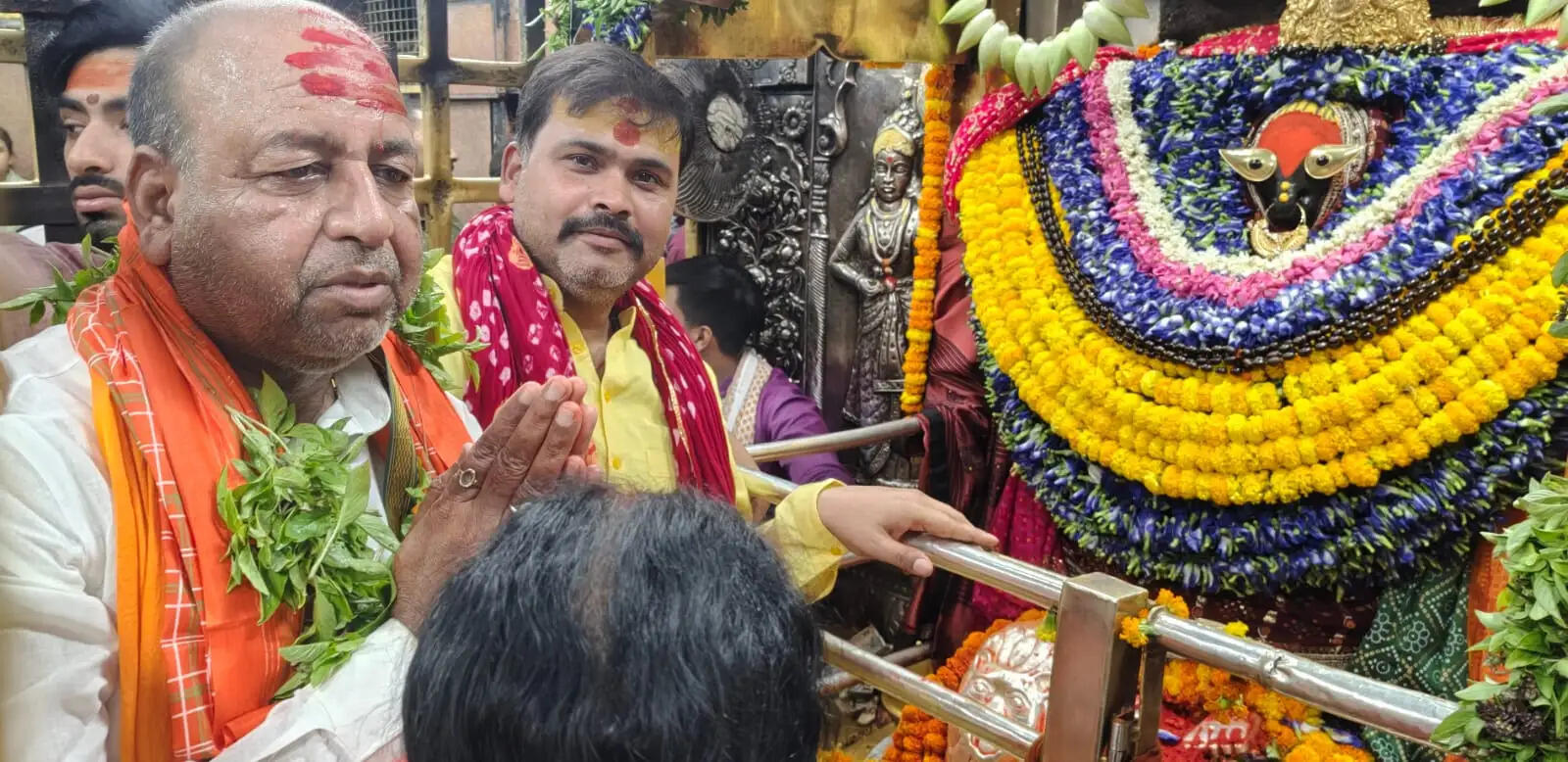 बिहार के श्रम संसाधन मंत्री अरुण प्रसाद ने मां विंध्यवासिनी का लिया आशीर्वाद