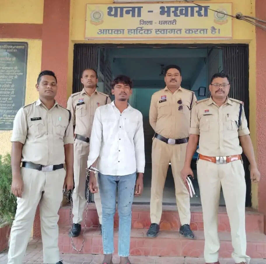 हत्या के फरार आरोपित नाबालिग समेत दो गिरफ्तार
