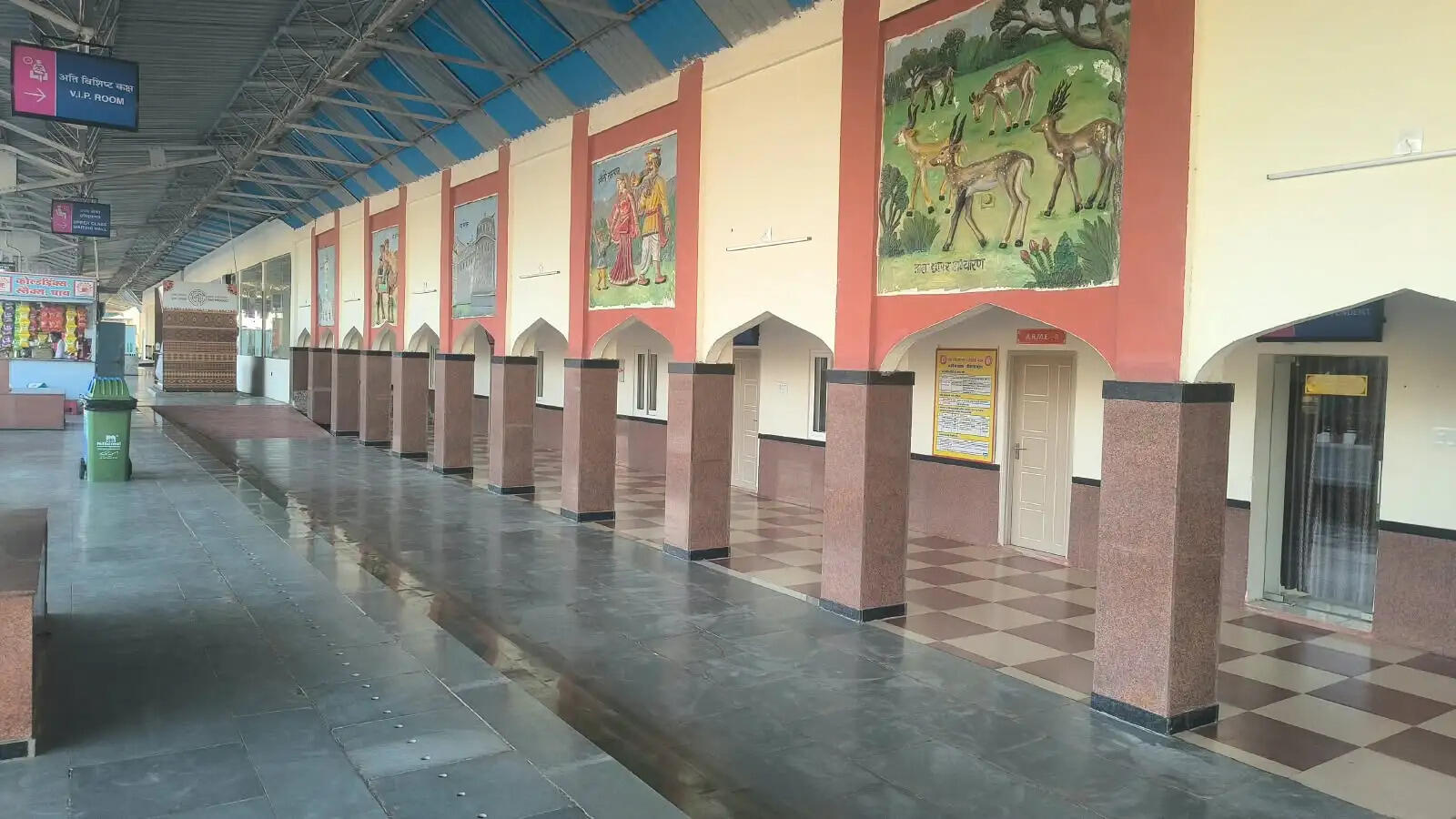 अमृत भारत स्टेशन योजना के अंतर्गत रतनगढ़ स्टेशन के पुनर्विकास का कार्य पूर्णता की ओर