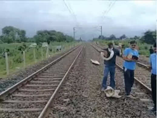 बैतूल:&nbsp;प्रेमी जोड़े ने ट्रेन के आगे कूदकर दी जान,&nbsp;दो दिन पहले ही की थी शादी