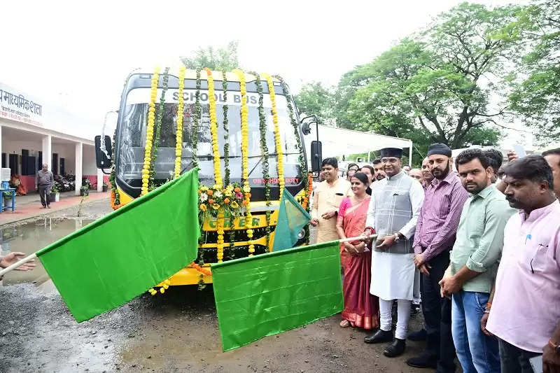 भोपालः मंत्री सारंग ने किया सीएम राइज स्कूल में निःशुल्क स्कूल बस सेवा का शुभारंभ