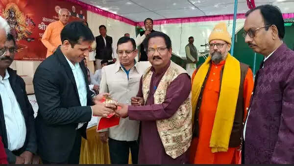 अंर्तराष्ट्रीय गीता महोत्सव के तहत पीताम्बरा पीठ पर 15वें अध्याय का सामूहिक सस्वर पाठ