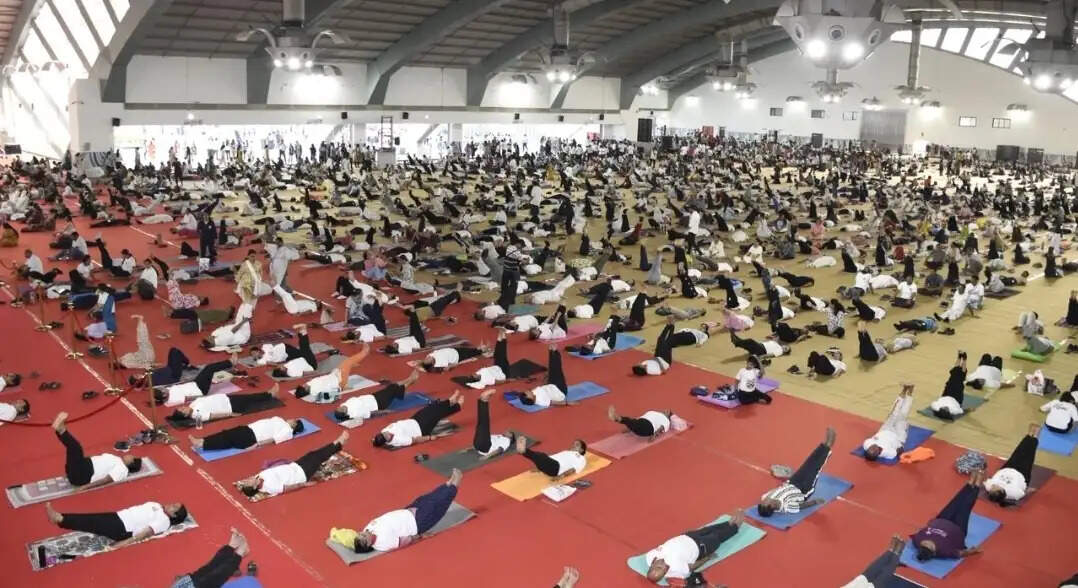 योग केवल सामान्य व्यायाम नहीं, बल्कि सुखी जीवन जीने की उत्कृष्ट शैली है : सीआर पाटिल