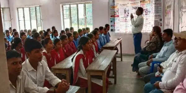 सुरक्षित बचपन अभियान के तीसरे दिन भी विद्यालयों में जागरूकता कार्यक्रम आयोजित