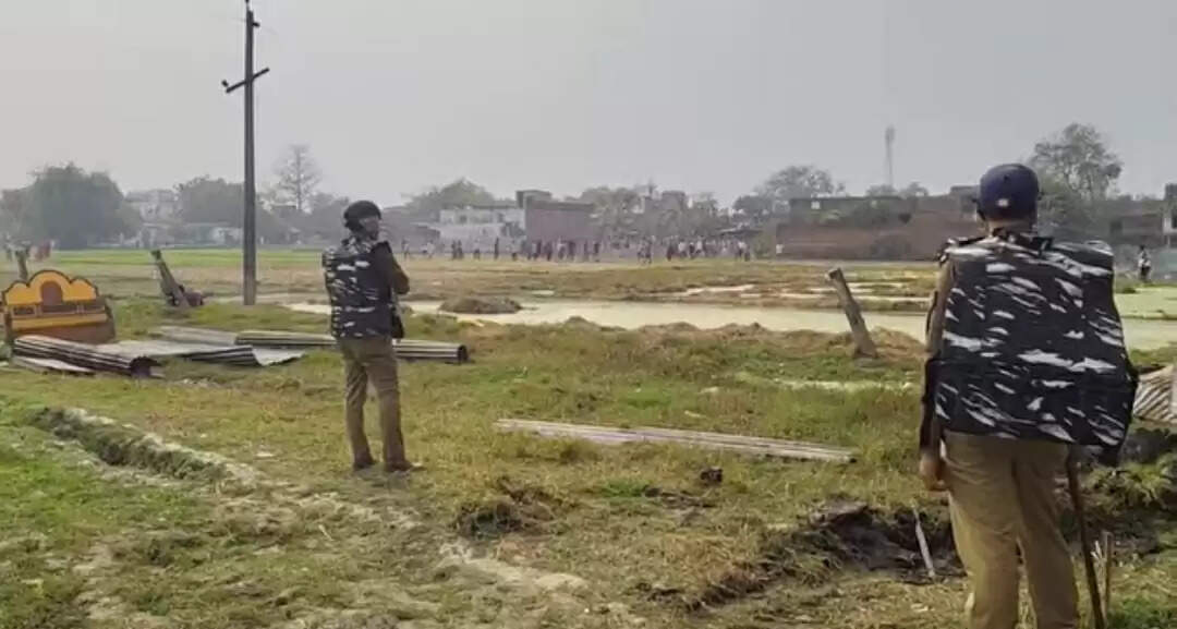 बलिया में अतिक्रमण हटाने गई राजस्व व पुलिस टीम पर हमला, सात गिरफ्तार