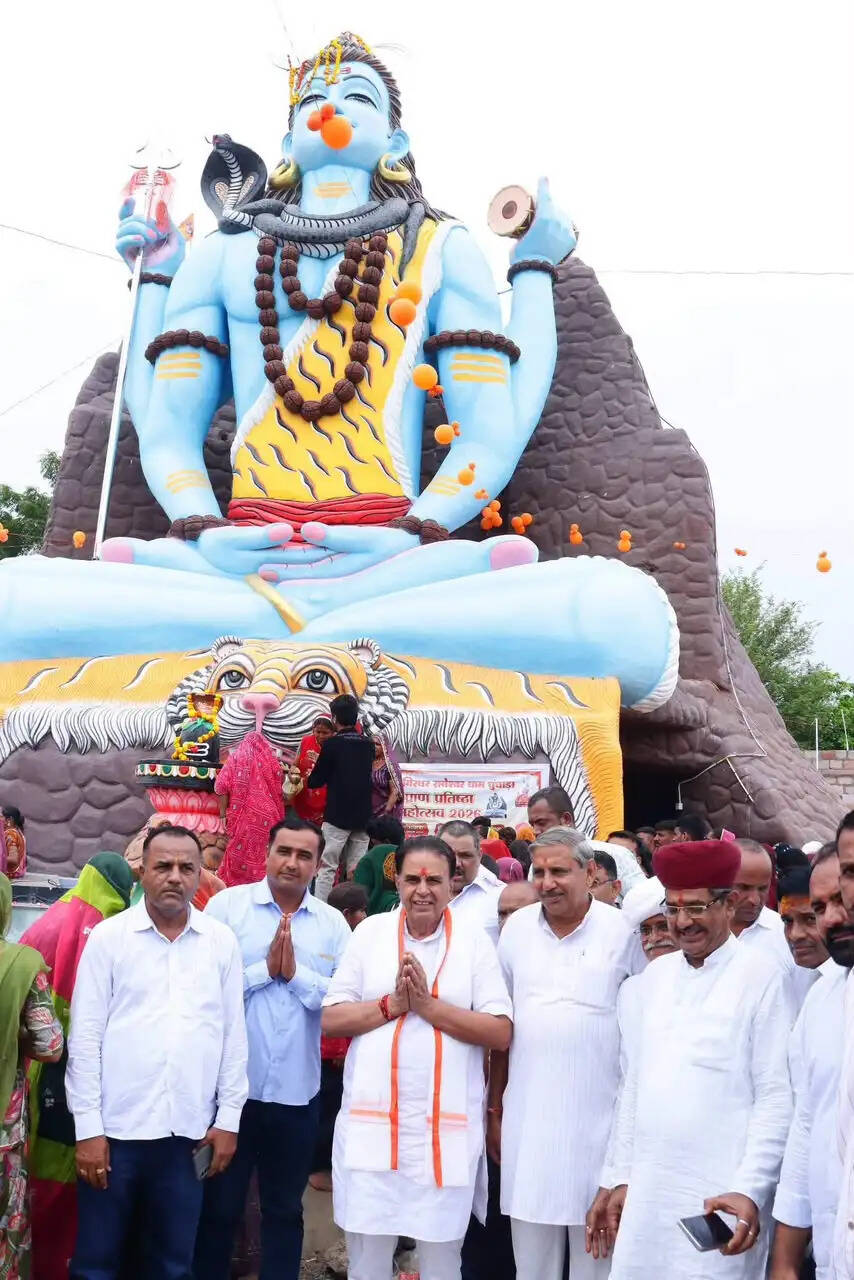 संसदीय कार्य मंत्री ने गिरधर रामेश्वर धाम में की महादेव की पूजा-अर्चना