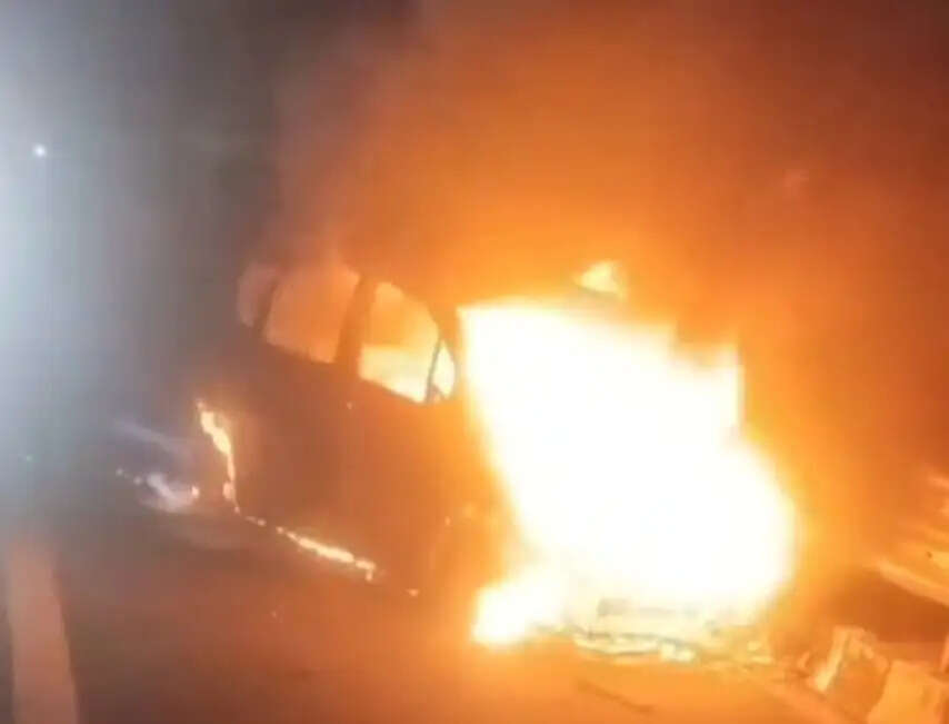 अलवर में एक्सप्रेस-वे पर चलती कार में आग, 5 लोग जिंदा जले, पहचान मुश्किल, गाड़ी से सिर्फ हड्डियां बरामद