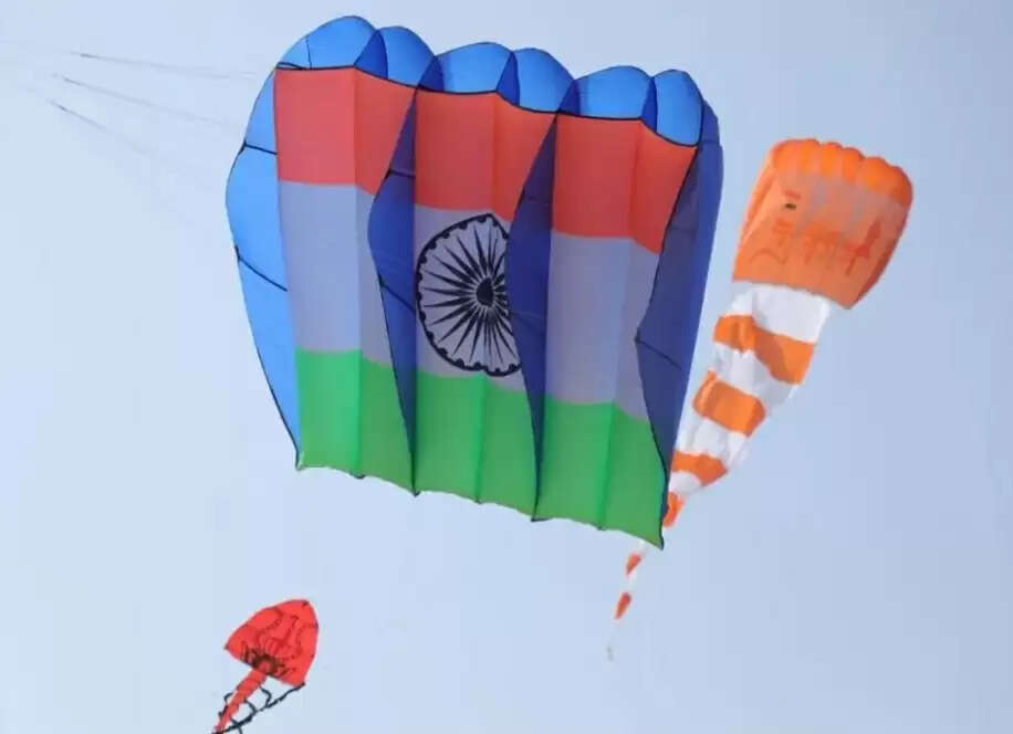 अंतरराष्ट्रीय पतंग महोत्सव-2026 : सूरत के रिवरफ्रंट पर देश-विदेश के 94 पतंगबाज बने आकर्षण का केंद्र