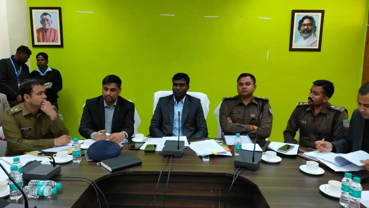 उपायुक्त ने गणतंत्र दिवस समारोह की समीक्षा कर व्‍यवस्‍था पूरी करने का दिया निर्देश