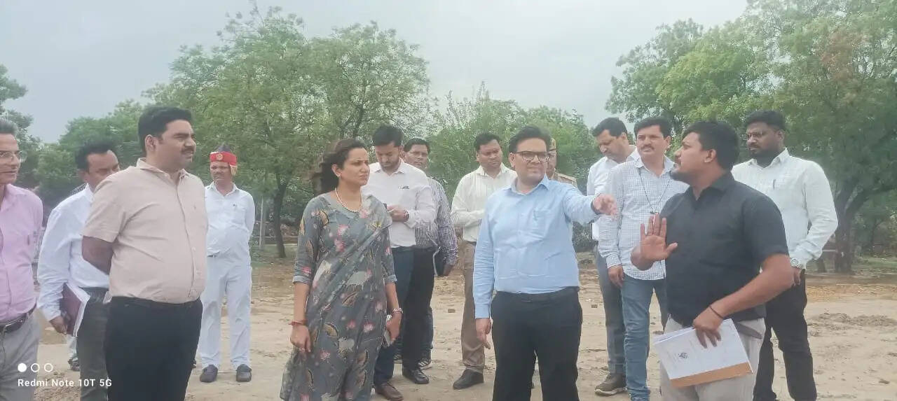 सम्भावित बाढ़ को लेकर प्रशासन अलर्ट मोड़ पर,डीएम ने किया अलदादपुर भटौली का दौरा