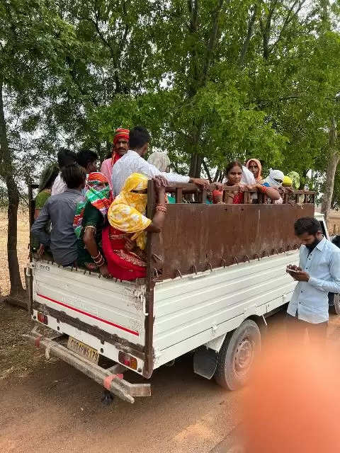 रायपुर : आरटीओ का सघन जांच अभियान, मालवाहकों में यात्री परिवहन पर कार्रवाई